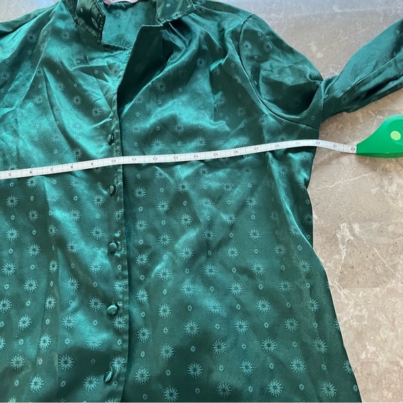 La Vie En Rose Green Satin Pajama Top and Bottom Matching Set - Picture 11 of 16